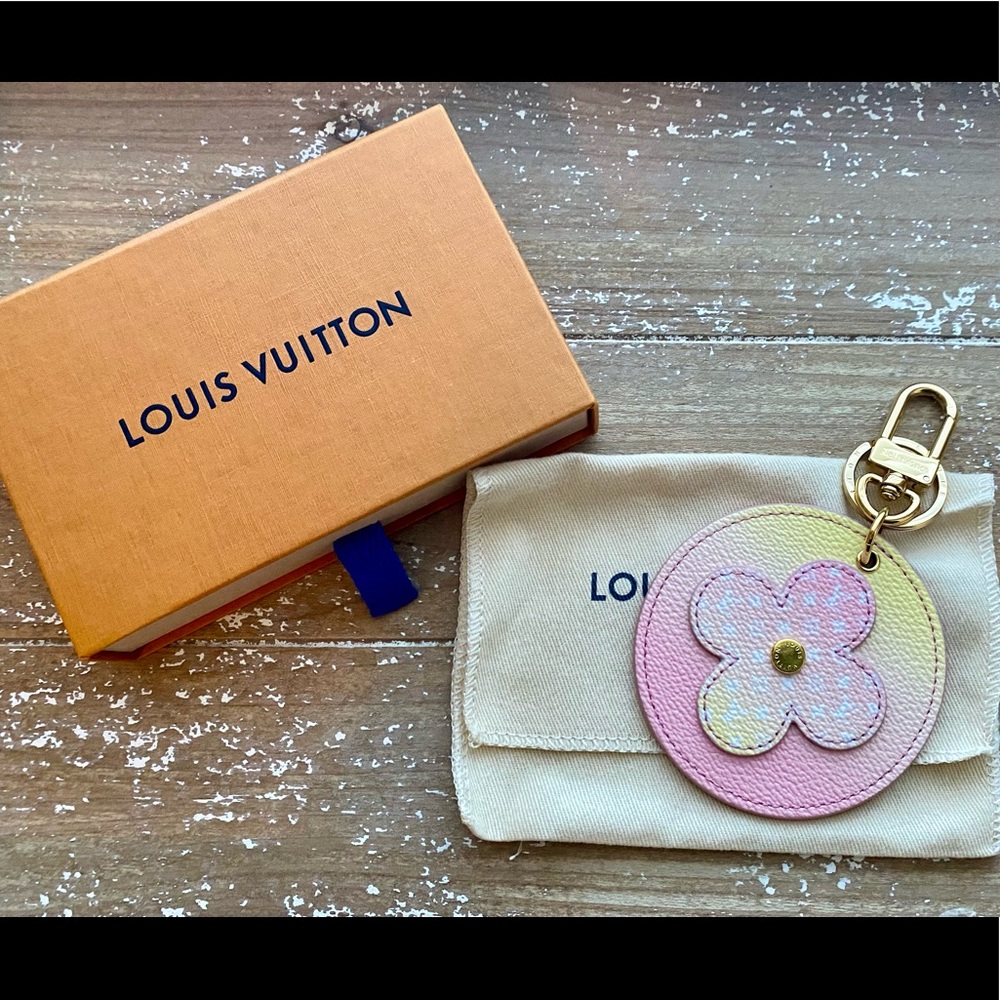 Louis Vuitton Illustre key holder/bag charm